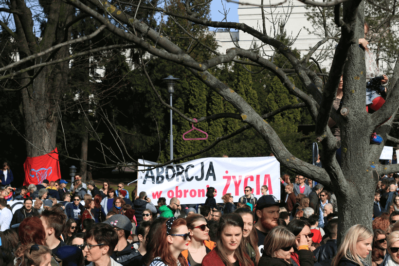 protests-against-abortion-ban-3 (1)
