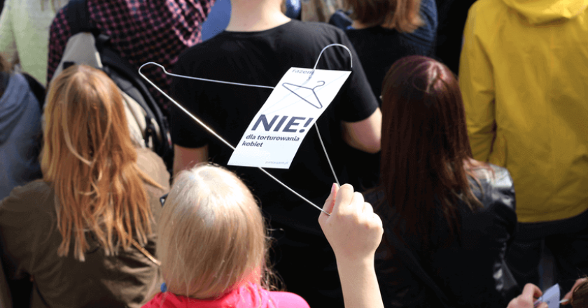 protests-against-abortion-ban-nie-torturze-kobiet (1)