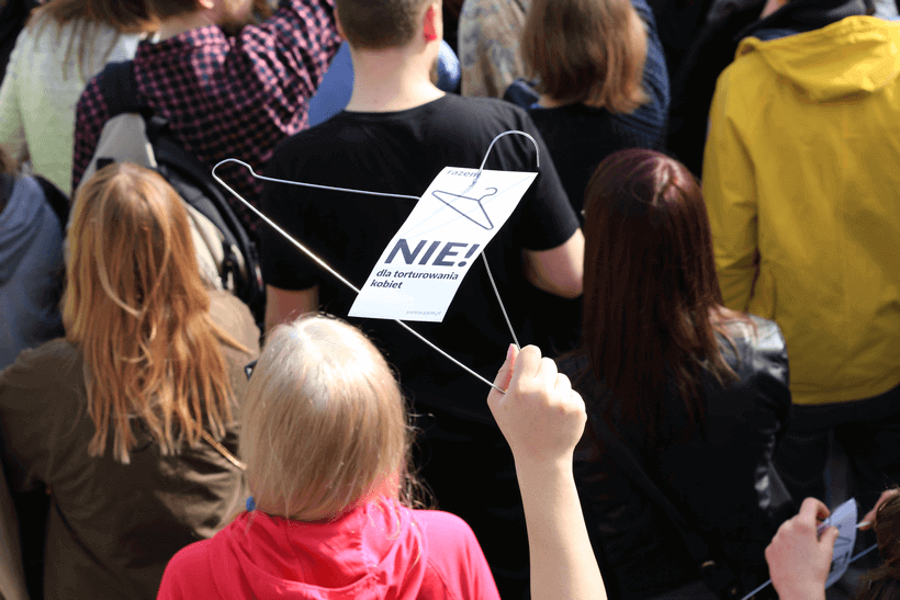 protests-against-abortion-ban-nie-torturze-kobiet (1)