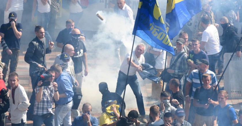 ukraine-riots-granade