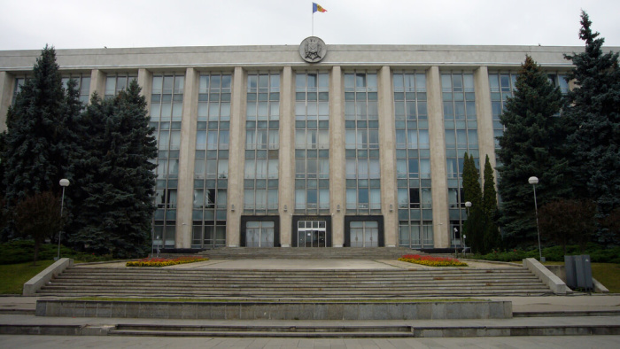 moldov-parliament-protests